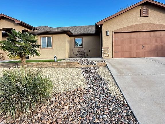 2nd image of 2424 Desert Hills Dr