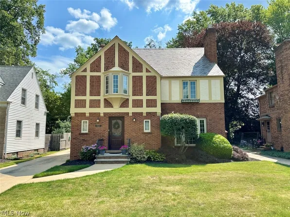 19151 S Sagamore Rd, Fairview Park, OH 44126