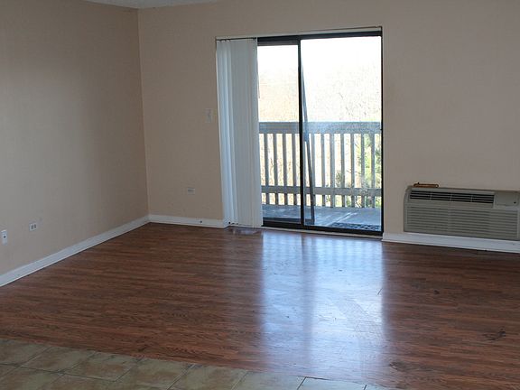 4th image of 1700 Wedgewood Dr APT 403