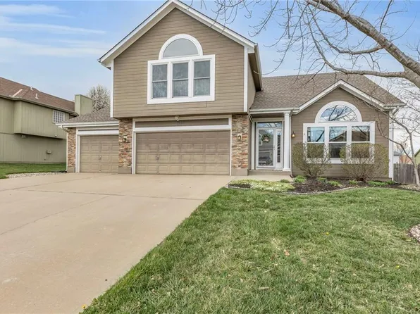 1100 Manse Dr, Raymore, MO 64083