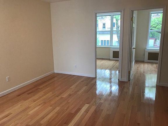 3rd image of 584 17th St APT 3