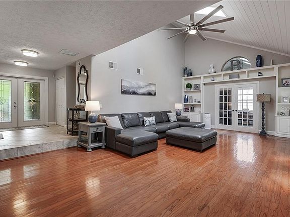 3rd image of 2595 Bryan Ln