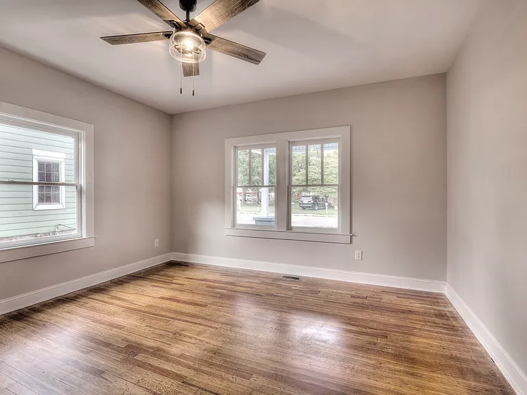 308 Douglas St — Photo 13