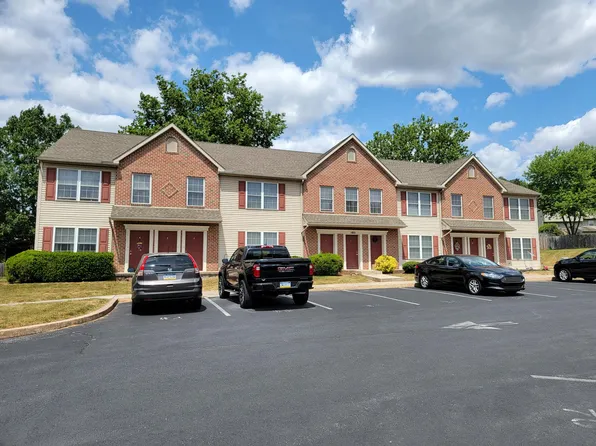 185 Tom Ave APT C, Ephrata, PA 17522