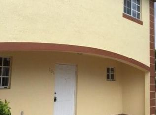 6762 NW 182nd St, Hialeah, FL 33015