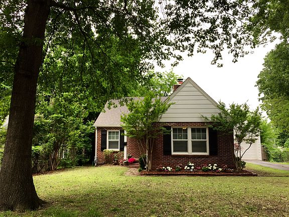 3 bedrooms with 2 full bathrooms