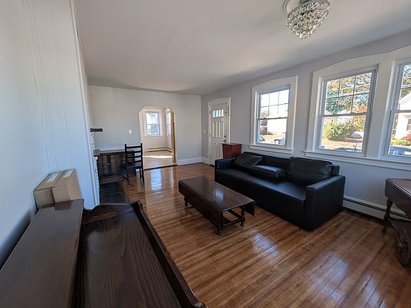3rd image of 26 Lavergne St Floor 1