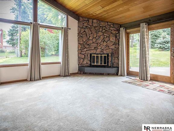 4th image of 619 S 124th Ave