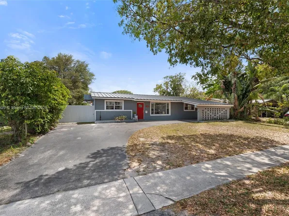 6930 SW 5th St, Pembroke Pines, FL 33023