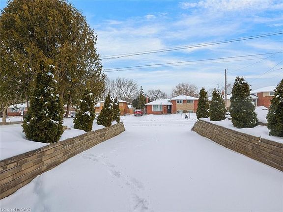 4th image of 66 Rosewood Ave