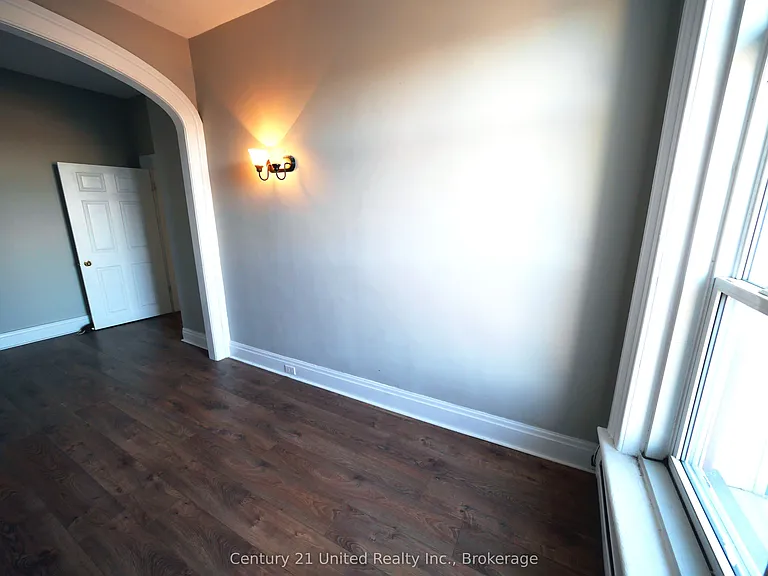 375 A Queen St — Photo 15