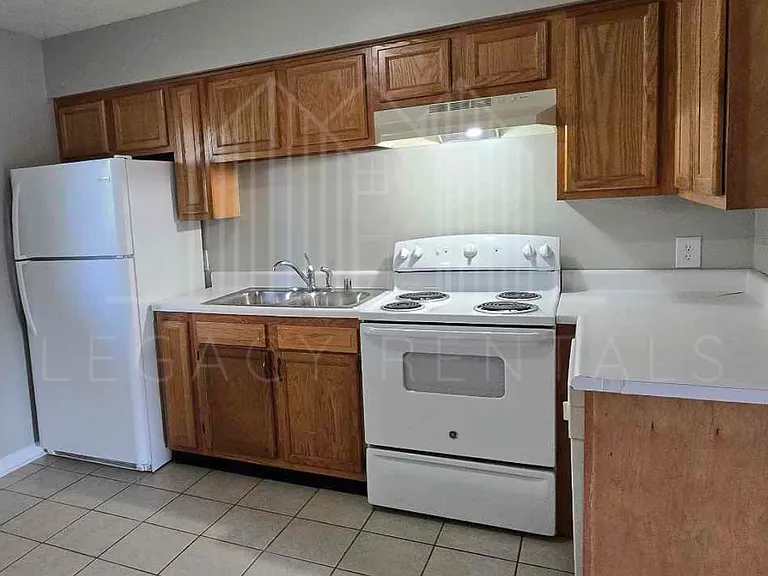 107 Robbins Dr — Photo 6