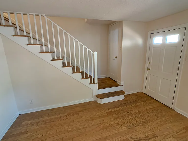 1661 Valley Ave — Photo 7