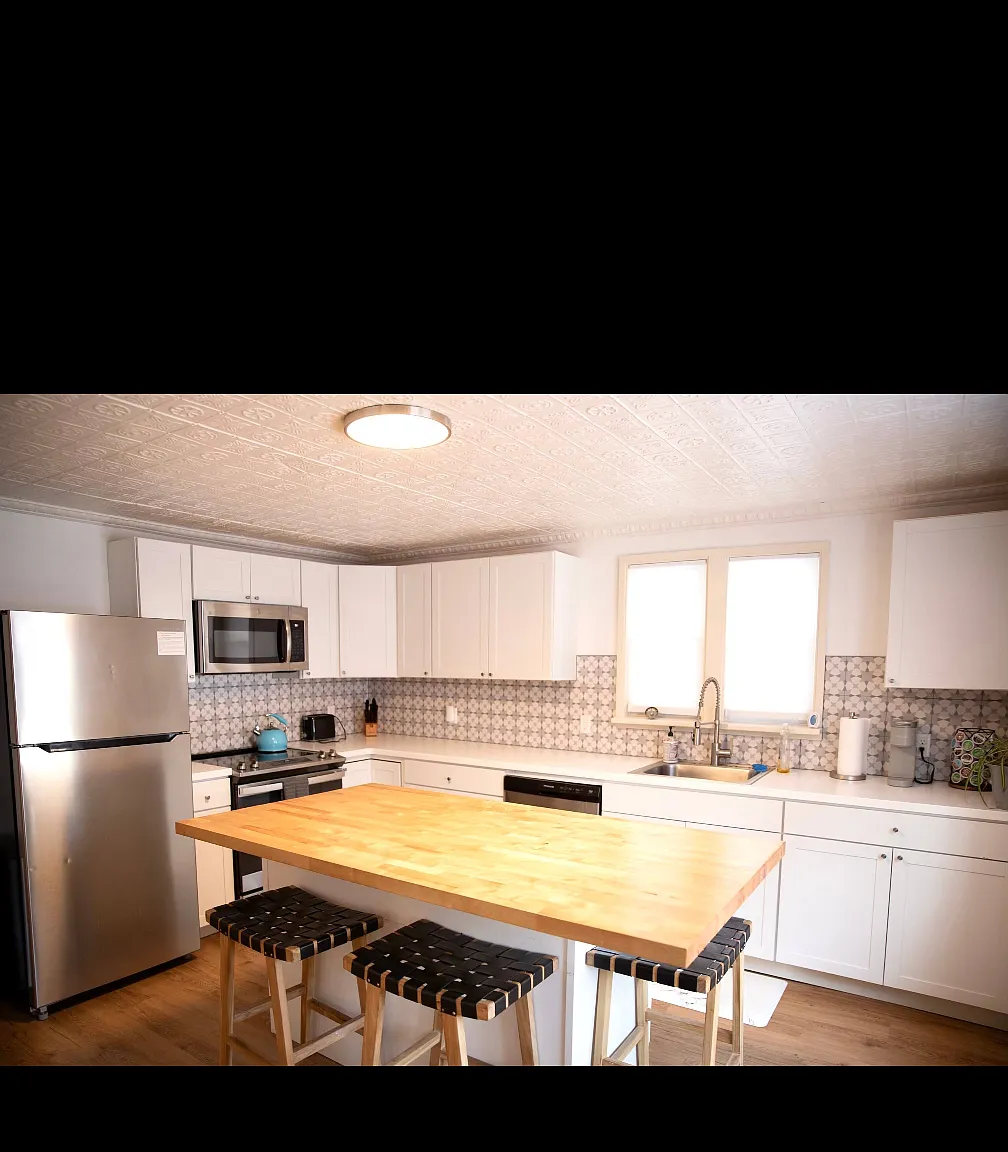 2 bed, 600 sqft, $1,900 — Photo 1