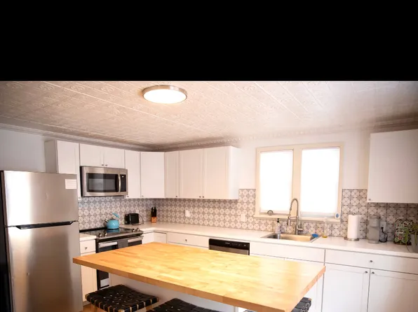 75 Malletts Bay Ave #A, Winooski, VT 05404