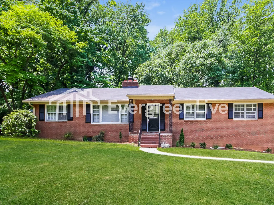 2620 Greencrest Dr