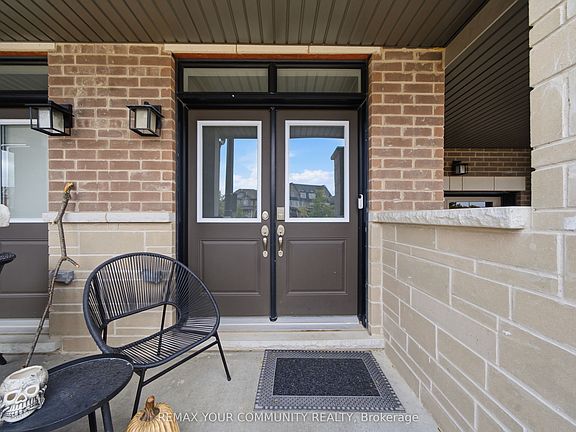 5th image of 104 Holyrood Cres