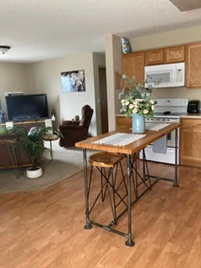 Green Ridge Apartments — Photo 3