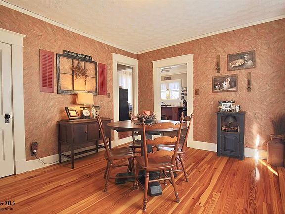 5th image of 553 E Mulberry St