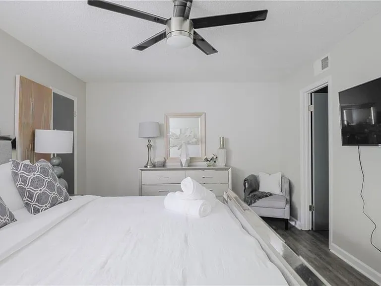 6463 Klinect Ct — Photo 5