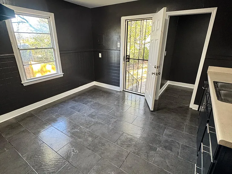 3154 Hopkins Ave — Photo 10