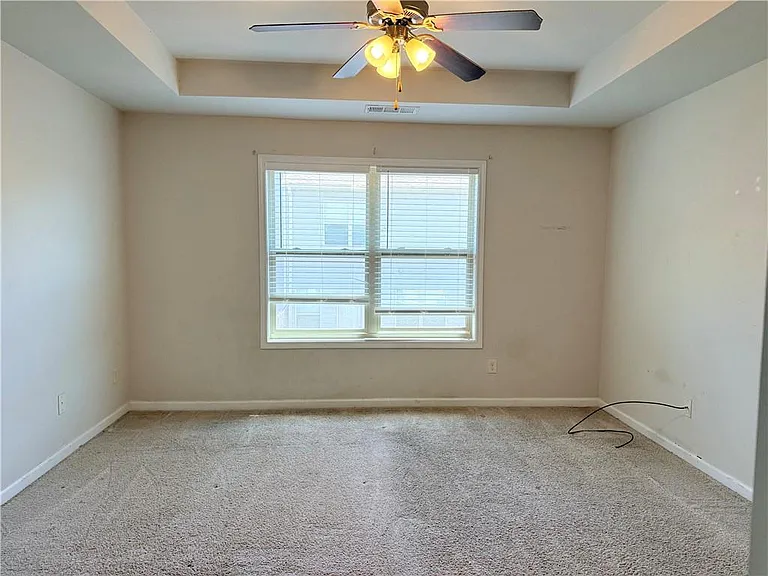 1033 Haley Woods Ln — Photo 15