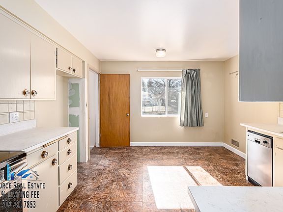 4th image of 13014 E Maxwell Ave