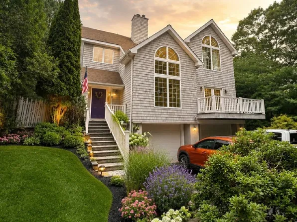https://photos.zillowstatic.com/fp/8ee38846555ed096168857496778e709-p_e.webp