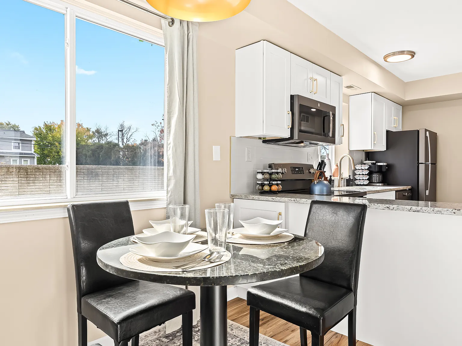 1 bed, 800 sqft, $2,400 — Photo 4
