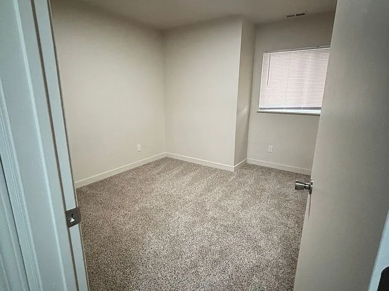 Davis Park Apartments — Photo 30