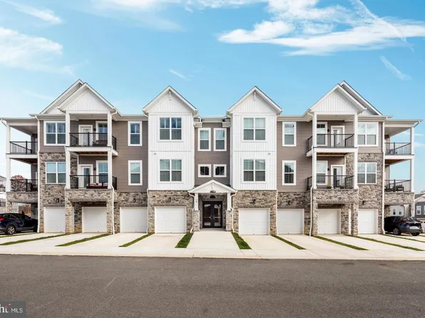 19 Artemisia Way #301, Stafford, VA 22554