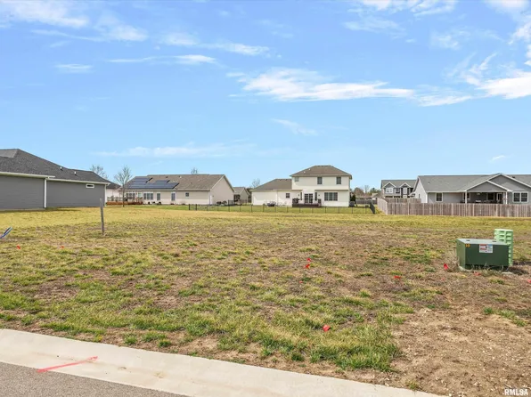 405 Sundown Ln, Chatham, IL 62629