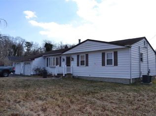 4 Celia St, East Patchogue, NY 11772