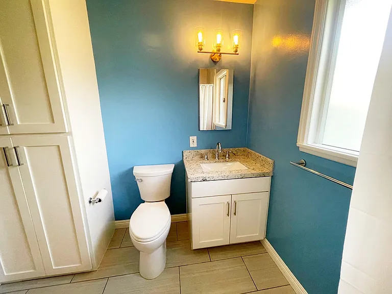5736 Kester Ave — Photo 16