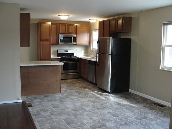 2nd image of 2530 S Park Ln