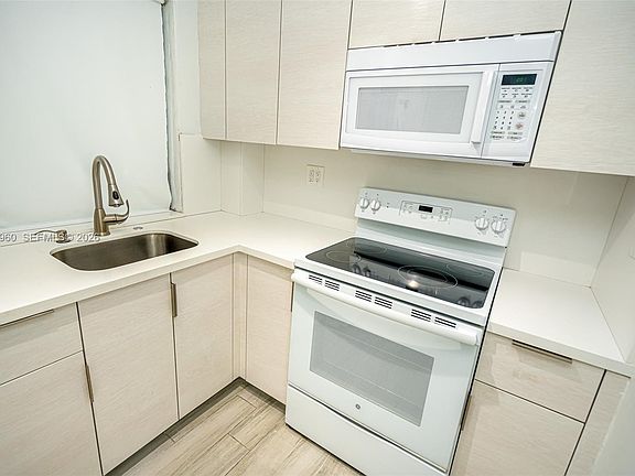 4th image of 810 Salzedo St APT 15