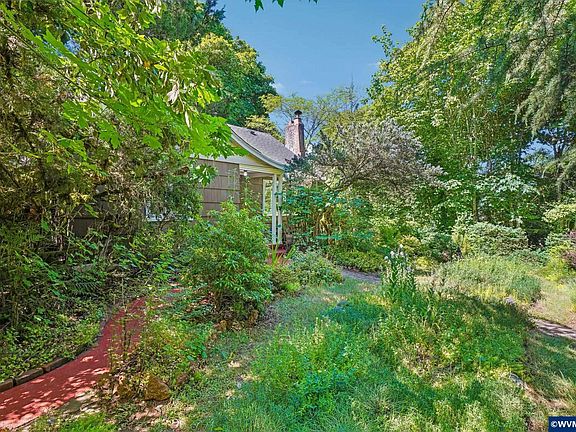 4th image of 1702 Cole Rd S