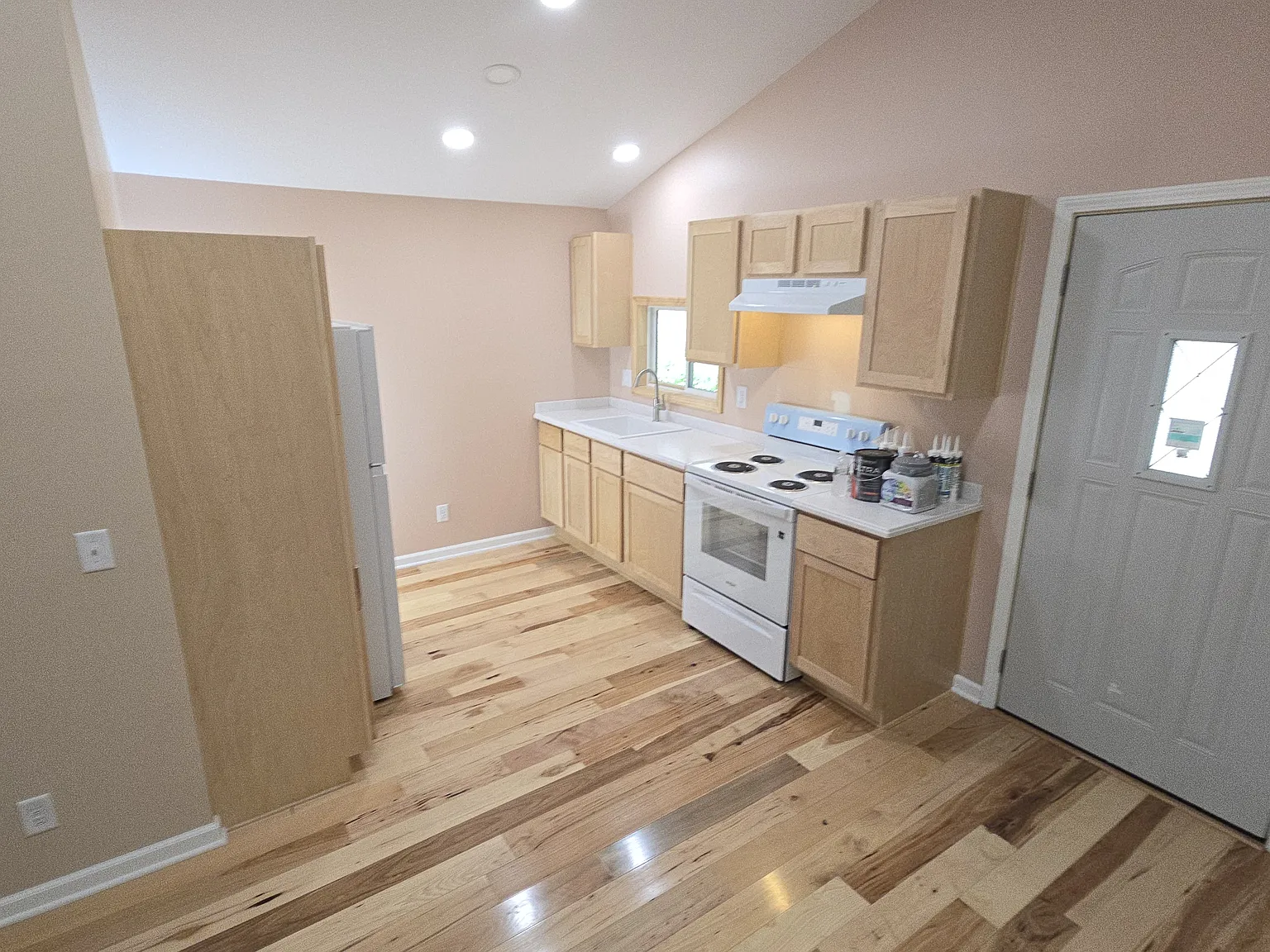 2 bed, 720 sqft, $1,198 — Photo 3