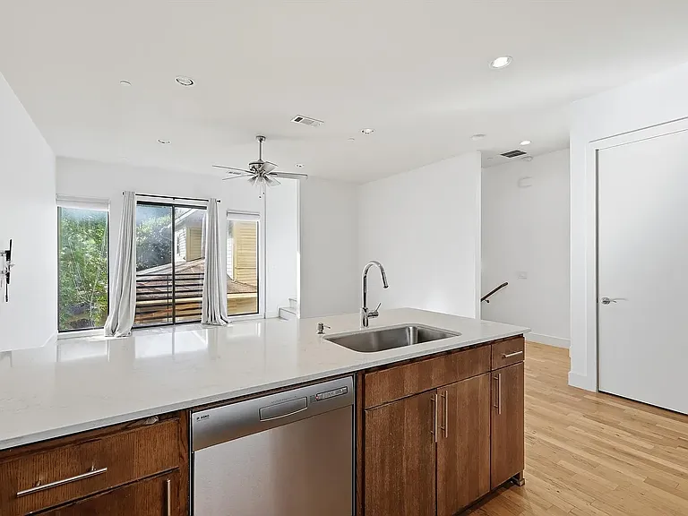 3930 Bowser Ave #10 — Photo 24
