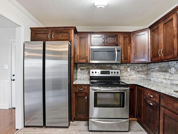 5th image of 323 Lewis Lane Rd NE