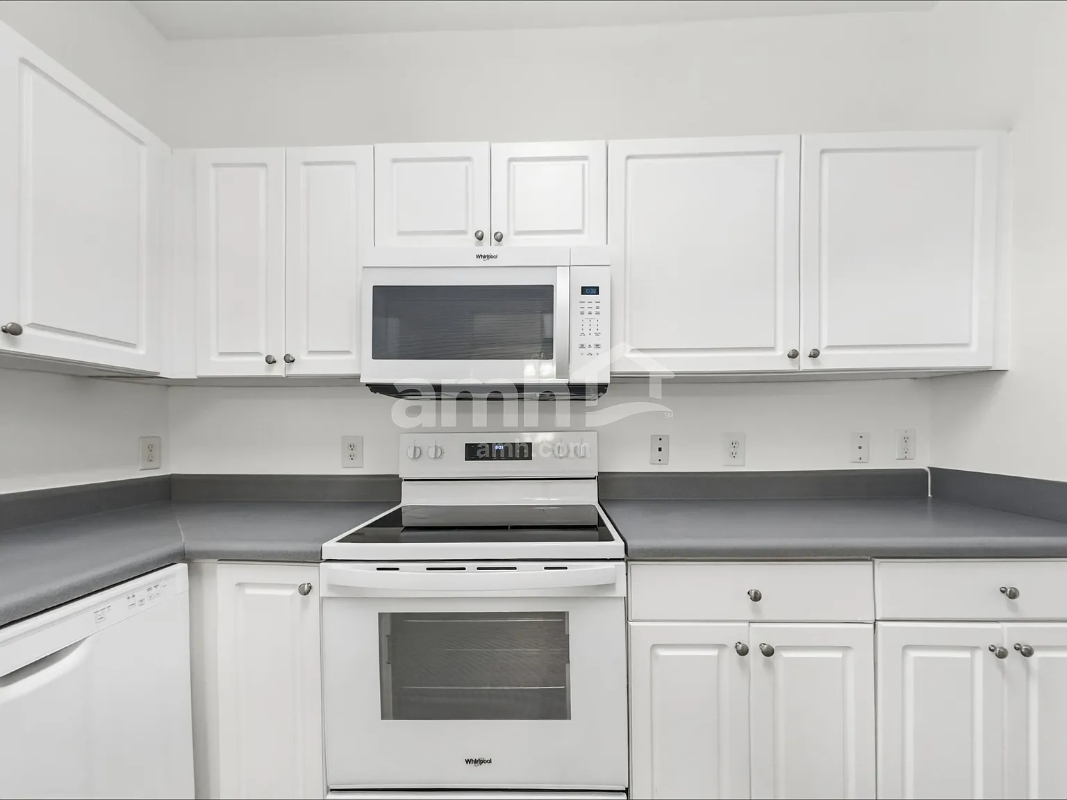 3 bed, 2.5 bath, 1702 sqft, $1,980 — Photo 3