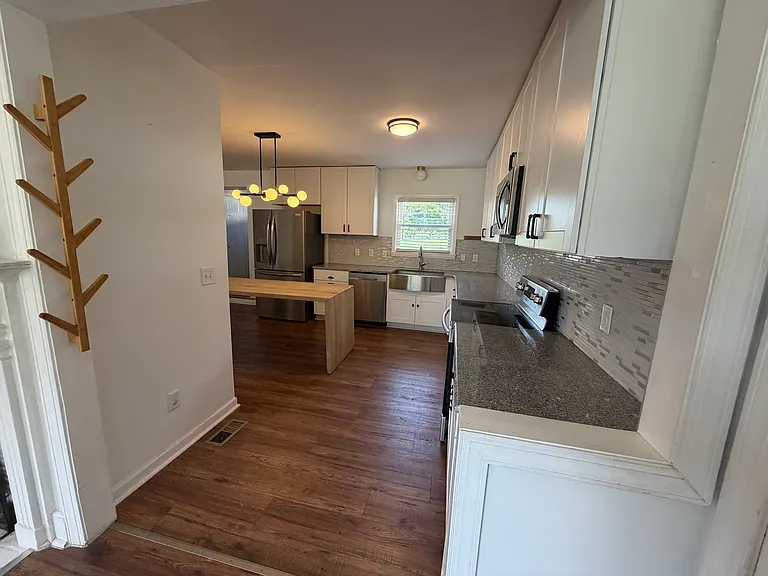 1240 Skyview Rd — Photo 6
