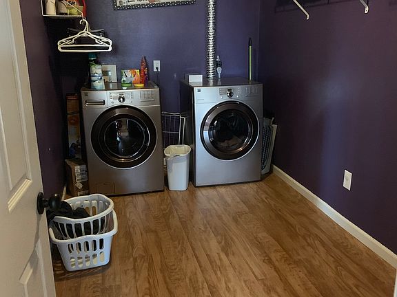 Basement - laundry 