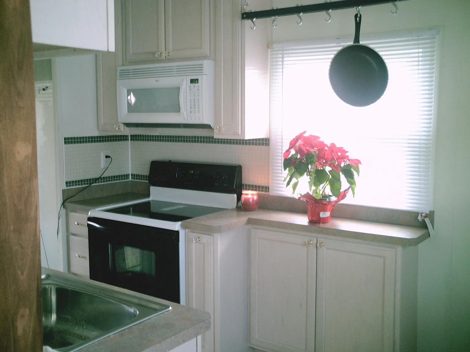 2103 Livingston St photo 1
