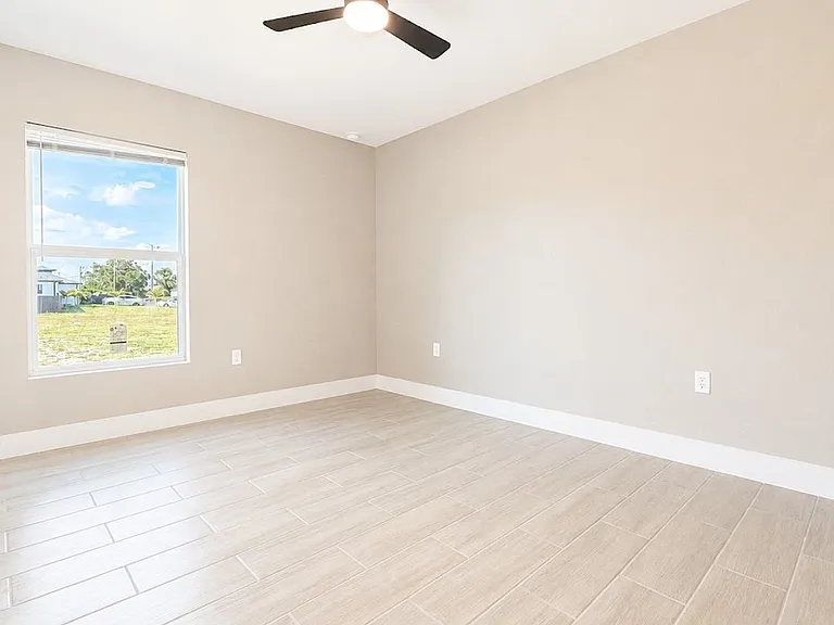 3464 NE 9th Pl — Photo 17