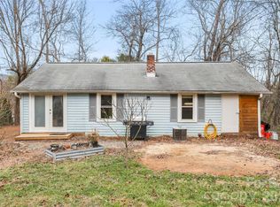 38 Pisgah View Rd, Candler, NC 28806