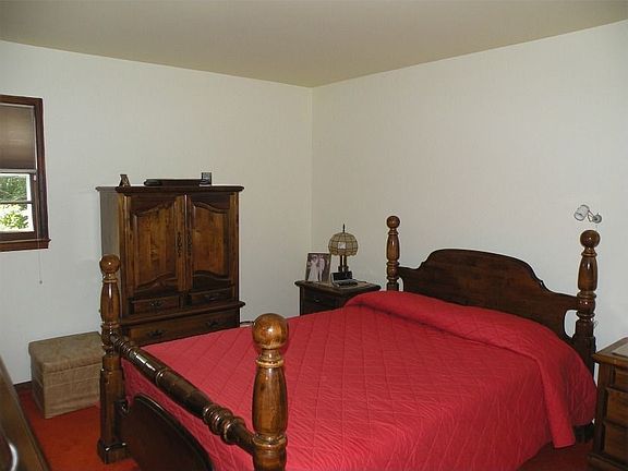 Master Bedroom w/Hardwood & 2 Closets