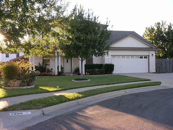 Exterior Front in Culdesac