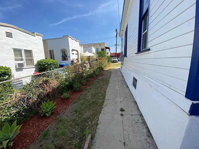 1917 E 2nd St #3 — Photo 6