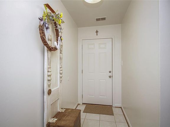 4th image of 1423 E Tanners Creek Dr
